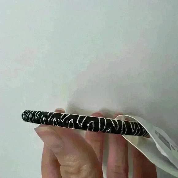 NWT Beauty Black Bangle Bracelet Jewellery Accessory - Jeweller Gift Idea - Picture 7 of 9